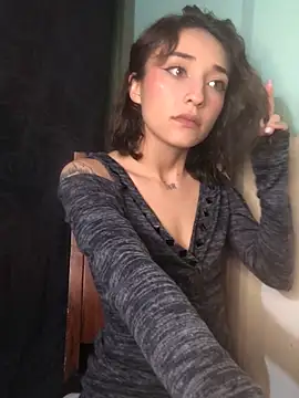 Snapshot of NickiYoung chatting on January 19, 9:55 am NickiYoung online show from January 19, 9:55 am