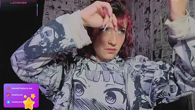 Snapshot of NickiYoung chatting on June 9, 11:11 am NickiYoung online show from June 9, 11:11 am