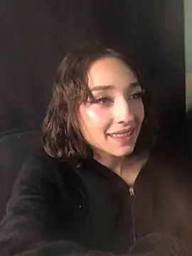 Snapshot of NickiYoung chatting on January 21, 8:19 am NickiYoung online show from January 21, 8:19 am