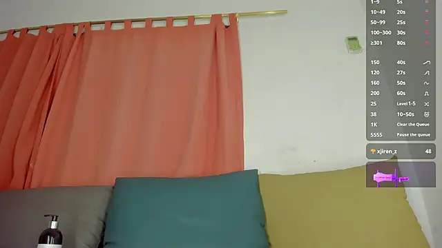 Snapshot of maison_sofia1 chatting on January 27, 8:29 am maison sofia1 online show from January 27, 8:29 am