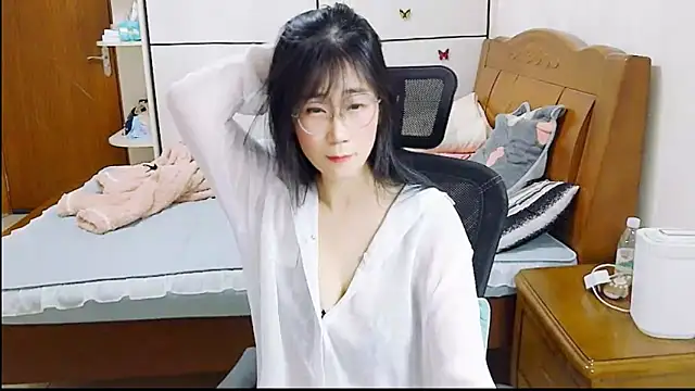 Snapshot of Strawberry_baby chatting on November 20, 2:29 pm Strawberry baby online show from November 20, 2:29 pm