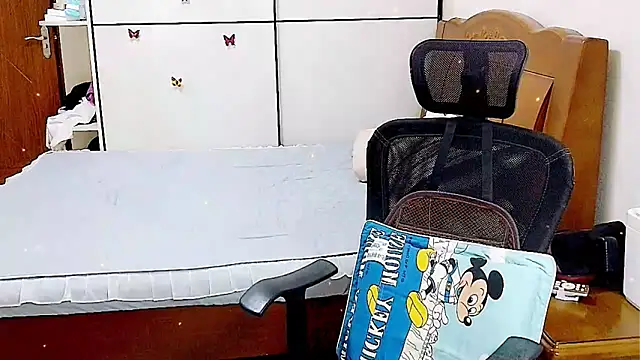 Snapshot of Strawberry_baby chatting on September 26, 6:53 am Strawberry baby online show from September 26, 6:53 am