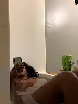 Snapshot of lunalustycumslut chatting on November 4, 10:41 am lunalustycumslut online show from November 4, 10:41 am