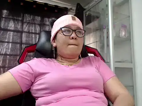 Snapshot of Astrid_Rx chatting on January 2, 9:39 pm Astrid Rx online show from January 2, 9:39 pm