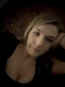 Snapshot of Kitty_DaCocks chatting on May 26, 9:57 pm Kitty DaCocks online show from May 26, 9:57 pm