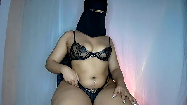 Snapshot of Amira_bayby chatting on February 16, 5:44 pm Amira bayby online show from February 16, 5:44 pm