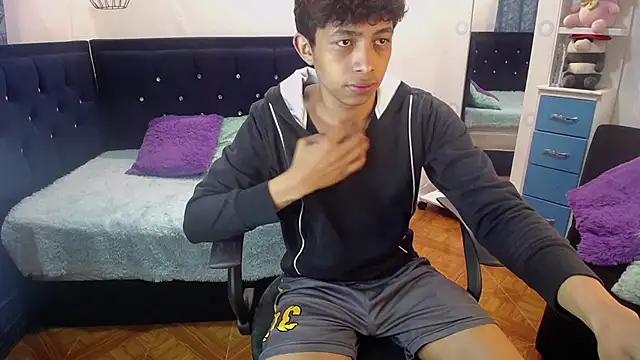 twinkmilk  online show from March 8, 1:39 am