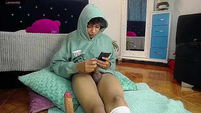 twinkmilk  online show from March 13, 3:39 pm