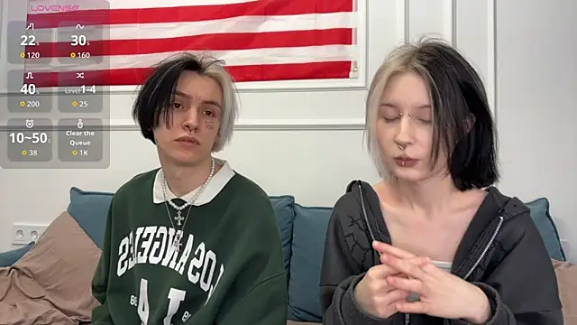 Snapshot of VeryRare_TwinS chatting on January 6, 11:42 pm VeryRare TwinS online show from January 6, 11:42 pm