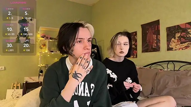 Snapshot of VeryRare_TwinS chatting on October 23, 2:32 am VeryRare TwinS online show from October 23, 2:32 am