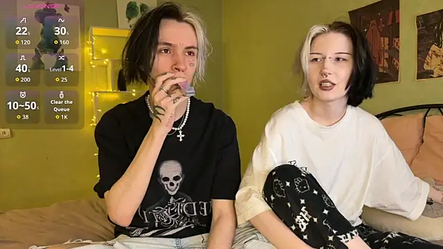 Snapshot of VeryRare_TwinS chatting on December 1, 12:44 am VeryRare TwinS online show from December 1, 12:44 am