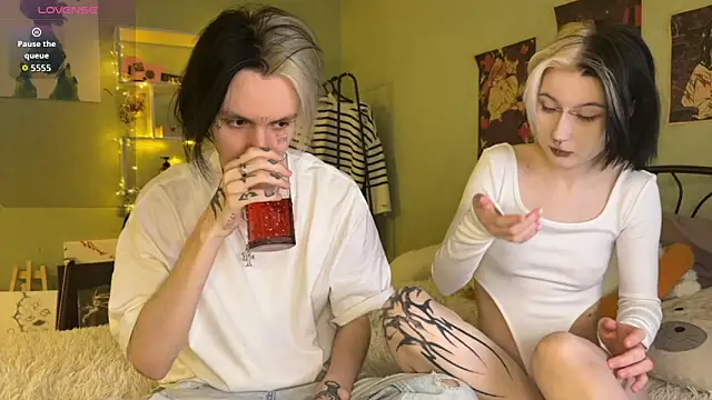 VeryRare TwinS online show from October 2, 9:40 pm