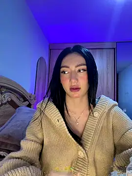 Maddy Jones online show from December 15, 1:22 am