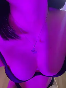 Maddy Jones online show from March 4, 1:13 am