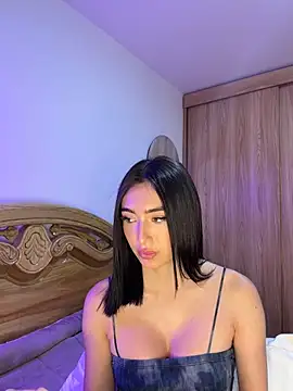 Snapshot of Maddy_Jones chatting on June 9, 2:23 am Maddy Jones online show from June 9, 2:23 am