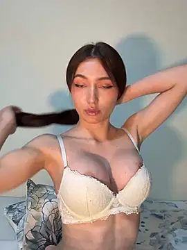 Maddy Jones online show from March 20, 8:19 pm