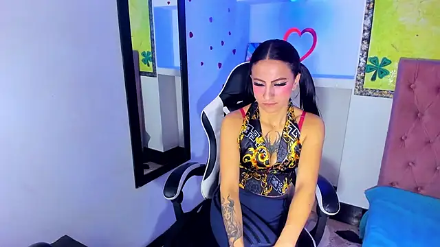 Anniee x online show from May 7, 1:03 pm