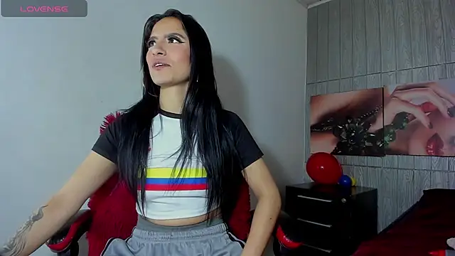 Snapshot of Anniee_x chatting on July 13, 11:31 am Anniee x online show from July 13, 11:31 am