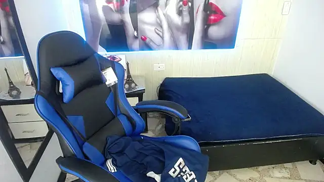 Anniee x online show from January 17, 1:26 pm