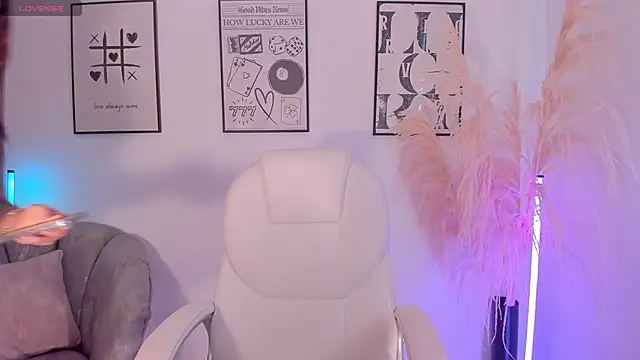 NiiaEvanss online show from November 5, 1:14 pm