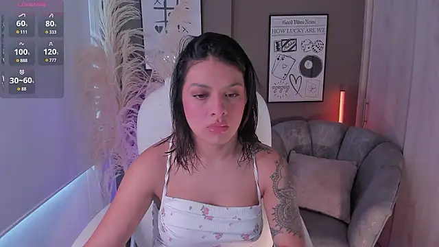 Snapshot of NiiaEvanss chatting on February 28, 3:33 pm NiiaEvanss online show from February 28, 3:33 pm