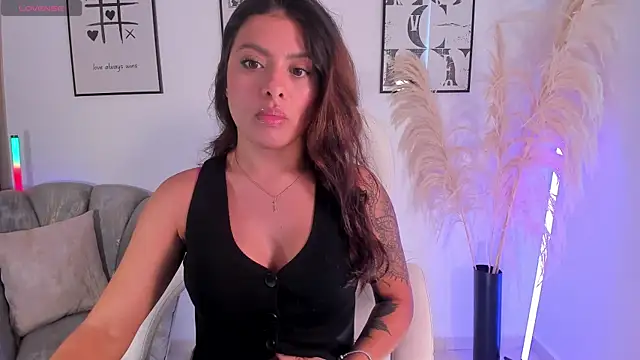 NiiaEvanss online show from October 2, 3:37 pm