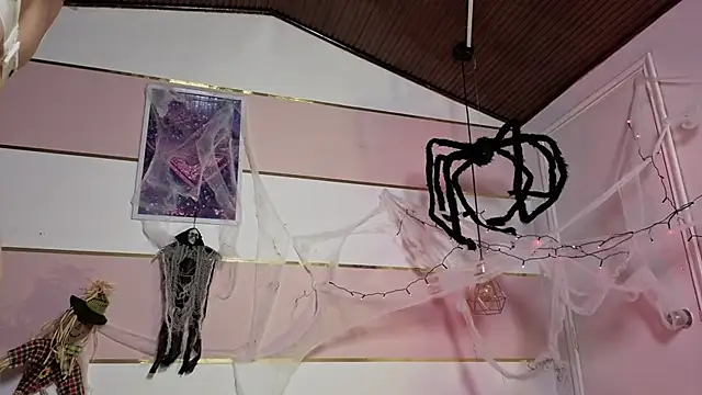 Snapshot of Charlotte__Miller chatting on October 29, 12:04 pm Charlotte Miller online show from October 29, 12:04 pm