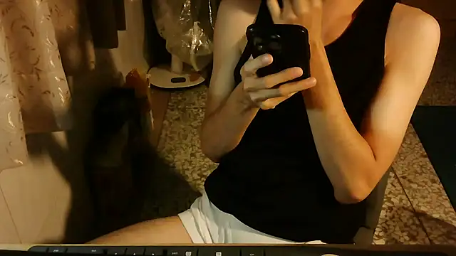 KYU890428 online show from October 25, 4:29 pm