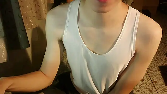 Snapshot of KYU890428 chatting on May 20, 4:37 pm KYU890428 online show from May 20, 4:37 pm