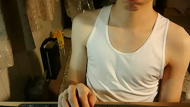 KYU890428 online show from October 9, 6:30 pm