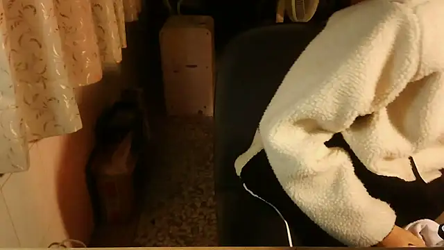 KYU890428 online show from January 7, 4:45 pm