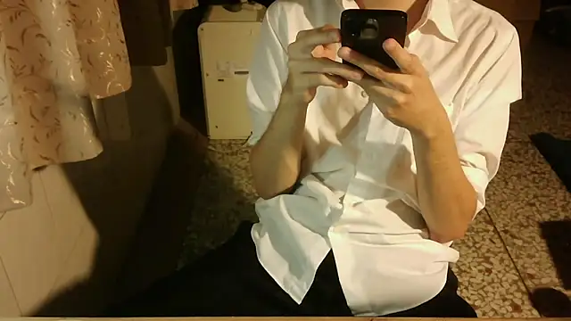 Snapshot of KYU890428 chatting on May 15, 5:44 pm KYU890428 online show from May 15, 5:44 pm