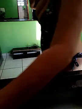 Snapshot of AliceRuivinha2 chatting on February 21, 10:28 am AliceRuivinha2 online show from February 21, 10:28 am