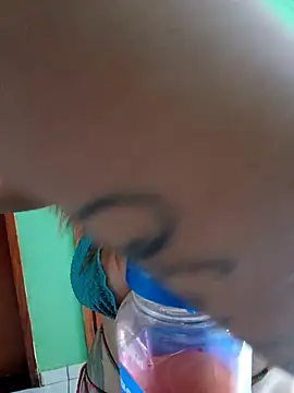 Snapshot of AliceRuivinha2 chatting on February 22, 11:23 am AliceRuivinha2 online show from February 22, 11:23 am