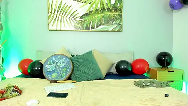 Snapshot of iriis_rosse chatting on October 31, 1:41 pm iriis rosse online show from October 31, 1:41 pm