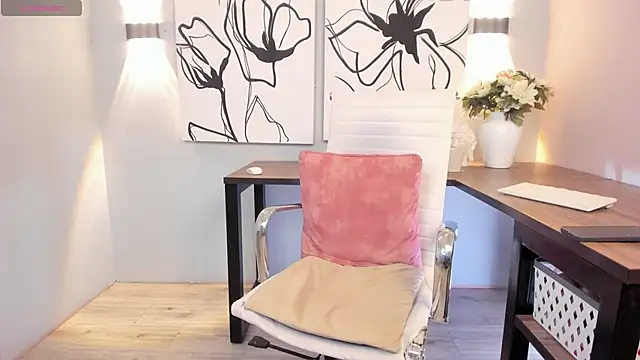 Snapshot of iriis_rosse chatting on March 6, 10:15 pm iriis rosse online show from March 6, 10:15 pm