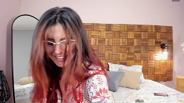 Snapshot of iriis_rosse chatting on March 14, 2:20 am iriis rosse online show from March 14, 2:20 am