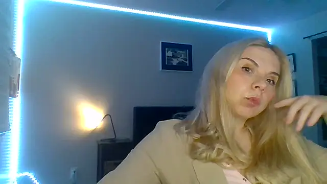 Snapshot of HappyIva chatting on November 30, 12:17 pm HappyIva online show from November 30, 12:17 pm