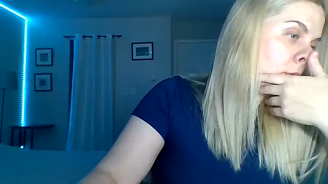 Snapshot of HappyIva chatting on November 10, 5:07 pm HappyIva online show from November 10, 5:07 pm