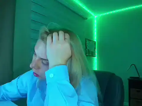 Snapshot of HappyIva chatting on November 26, 8:36 am HappyIva online show from November 26, 8:36 am