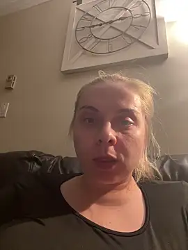 Snapshot of HappyIva chatting on November 24, 10:15 am HappyIva online show from November 24, 10:15 am