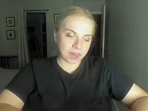 Snapshot of HappyIva chatting on November 17, 7:56 am HappyIva online show from November 17, 7:56 am