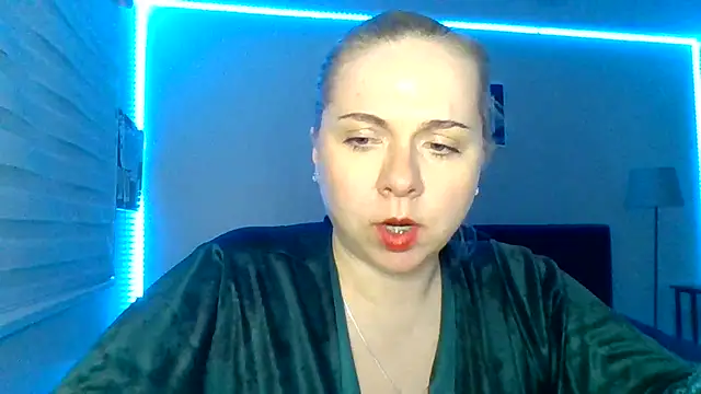 Snapshot of HappyIva chatting on November 23, 6:45 am HappyIva online show from November 23, 6:45 am