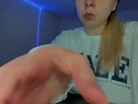 HappyIva online show from March 4, 3:44 am