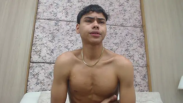 adam piarse01 online show from February 25, 5:18 am