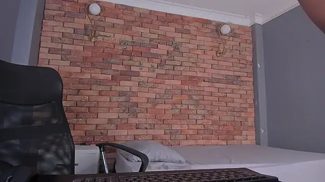 adam piarse01 online show from February 6, 6:09 am