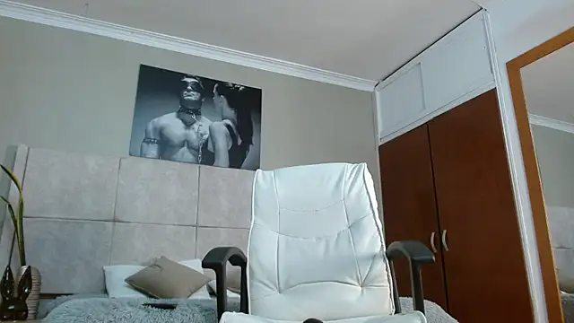 adam piarse01 online show from September 20, 5:23 am