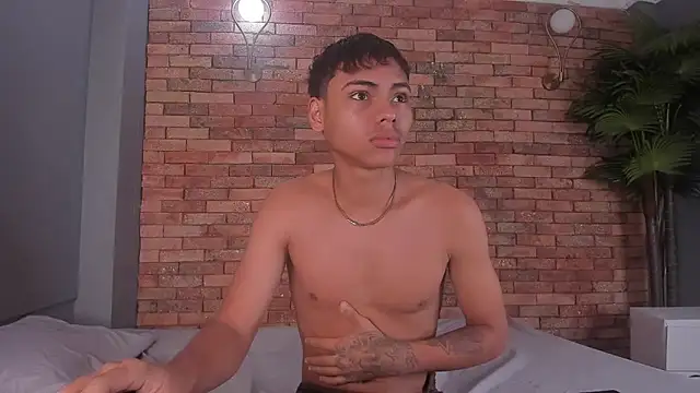 adam piarse01 online show from December 3, 9:14 pm