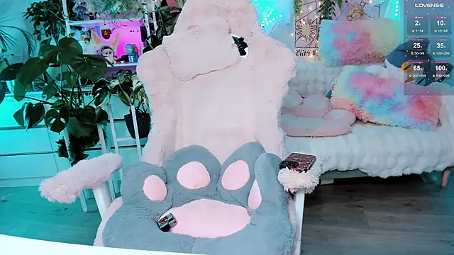 Snapshot of cutelittlepuff chatting on February 19, 7:59 pm cutelittlepuff online show from February 19, 7:59 pm