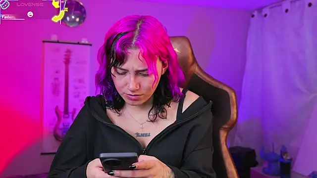 Snapshot of _zephyr_ chatting on October 2, 3:43 am zephyr online show from October 2, 3:43 am